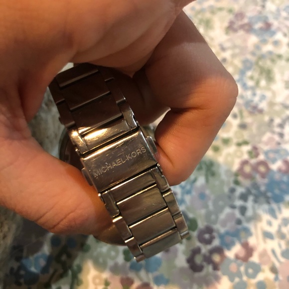 Micheal Kors Parker Watch in Silver - Picture 4 of 8